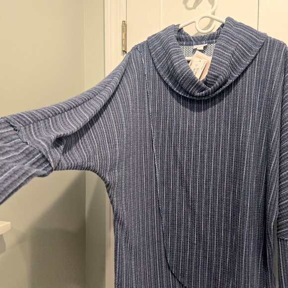 NWT - Lularoe Large Kristen - blue gray stripe - waffle knit - Picture 3 of 7